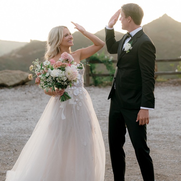 Mira Zwillinger Wedding Dress | Size 4 - Picture 7 of 11